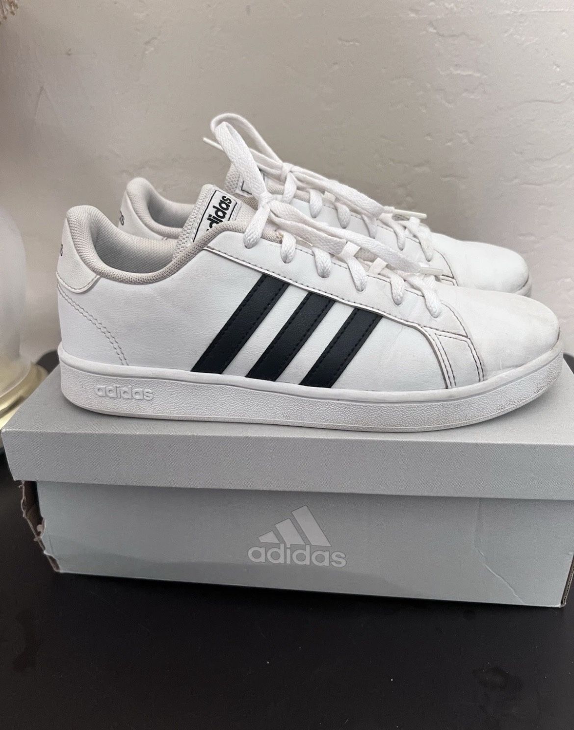 Adidas Grand Court Boys Athletic Tennis Sneaker Casual Black White Shoe Sz 5Y