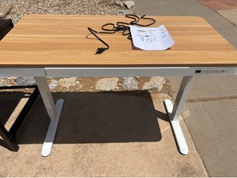 Electric adjustable desk $75