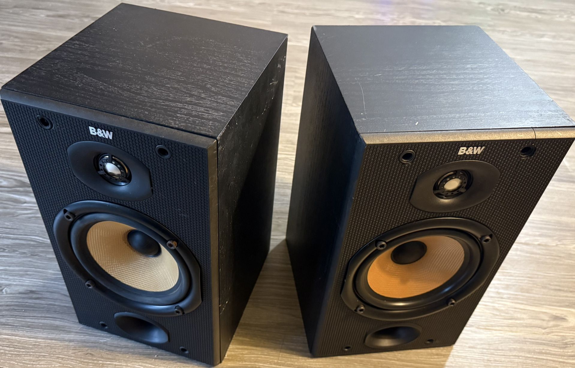 Bowers & Wilkins (B & W) DM601