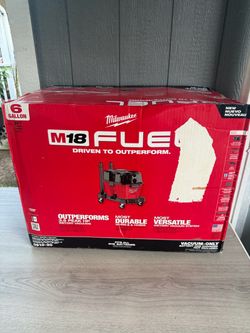 Milwaukee M18 FUEL 6 Gal. Cordless Wet/Dry Shop Vacuum with Filter, Hose, and Accessories