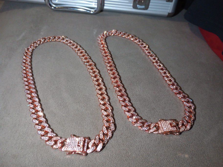 🔥Two 18" chains Rose Gold 🔥Imported✈️ Real Diamonds, but they’ve been produced in the Lab🔥Same VVS Clarity, Colorful Shine🔥 they look identical to