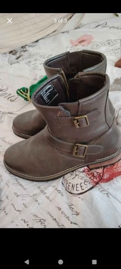 Men strap boots