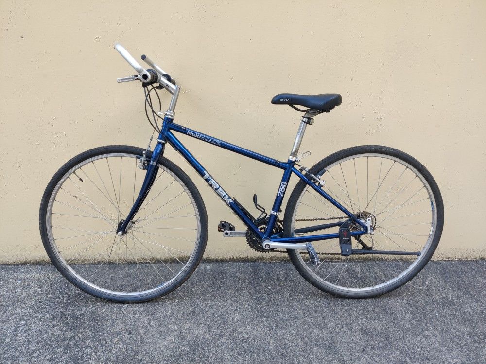 Trek 750 28" 700c 21-Speed Hybrid Commuter/Road Bike - Light Low 12" Frame - Easy Grip Shift - TUNED - Specialized Kick Stand (MSRP $420)