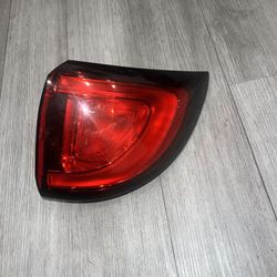 17-20 CHRYSLER PACIFICA REAR RIGHT OUTER TAILLIGHT LAMP LED OEM (contact info removed)6AF #4584