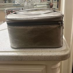 METALLIC MAKE UP Bag