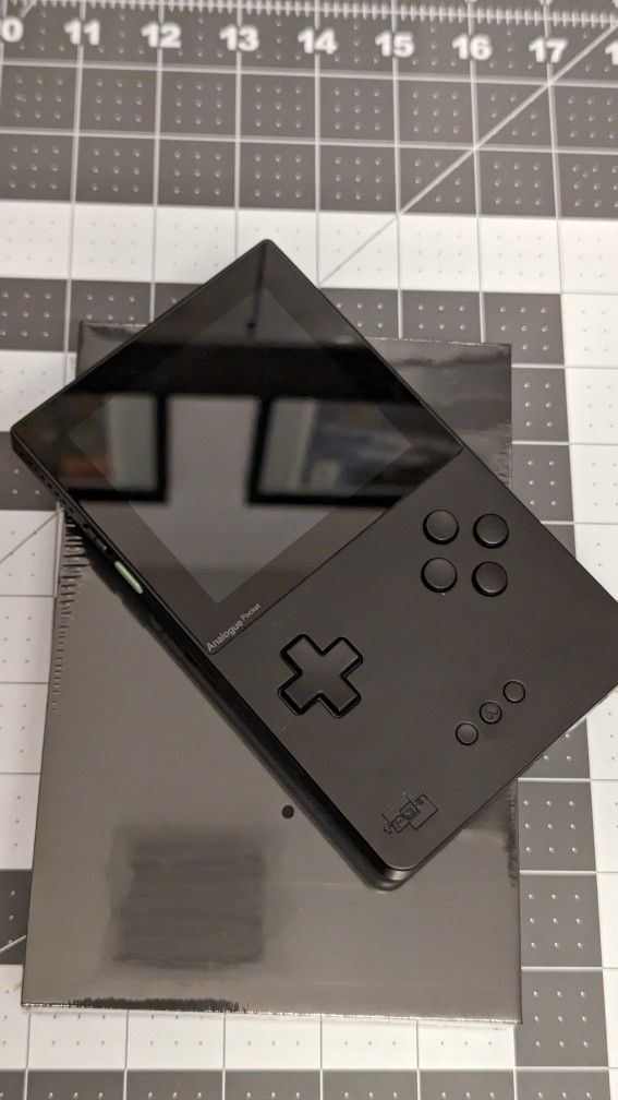 Analogue Pocket Handheld Gaming Console (ROMs & Carts) FPGA