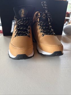 Men’s fila boots 10.5 new