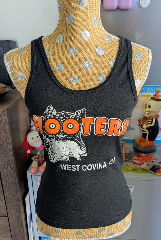 Retro vibes alert!
Authentic vintage Hooters tank top from the West Covina, CA location. Originally a size Large,