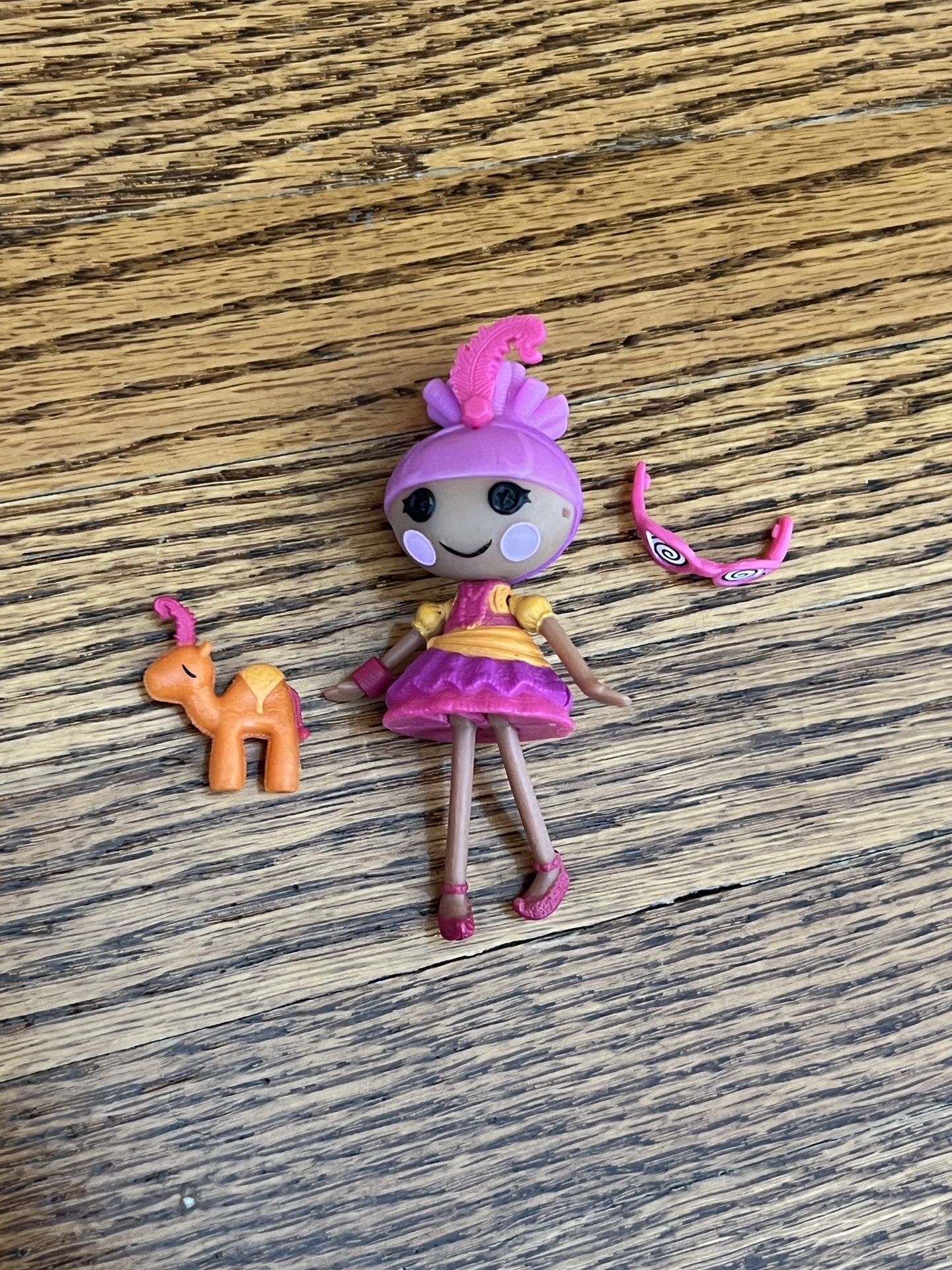 Lalaloopsy Mini Sahara Mirage Silly Funhouse 3" Doll and accessories