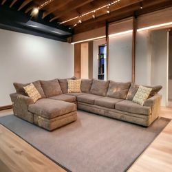 *FREE DEVLIERY* Huge Brown Sectional Couch