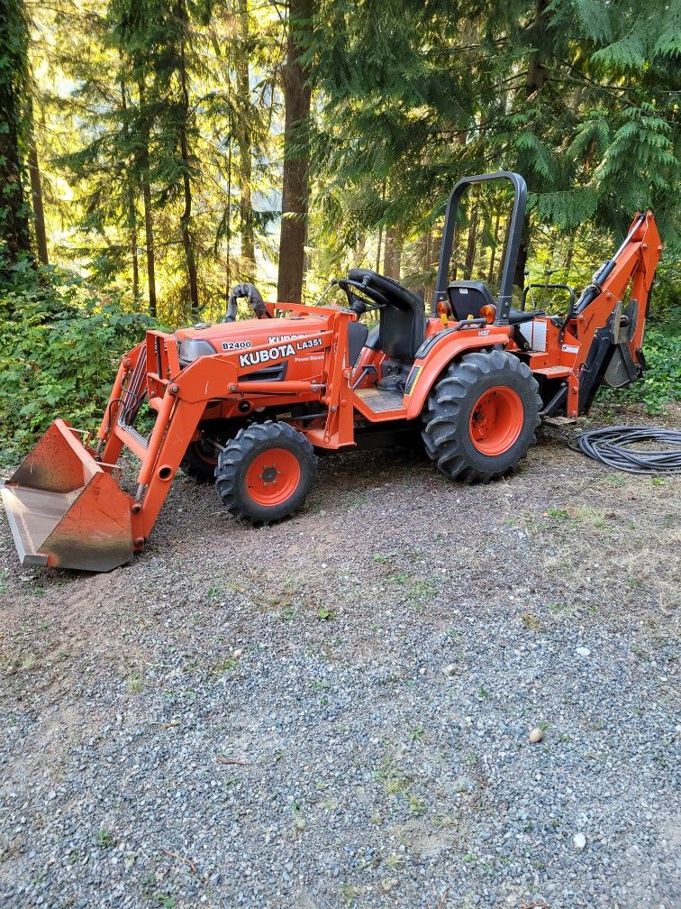 Kubota Tractor 1999 B2400 W/Backhoe 188hrs