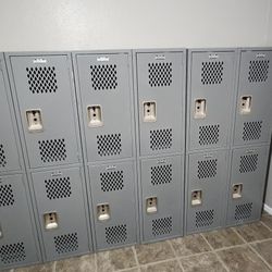 12 Metal Wall Lockers With 12 Keys With Leds And Metal Hooks Free Delivey Only $599.99