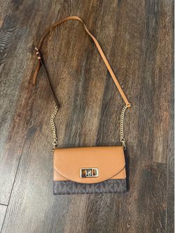 Michael kors crossbody