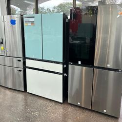 ✪ Brand New Condition- Refrigerator ✪
