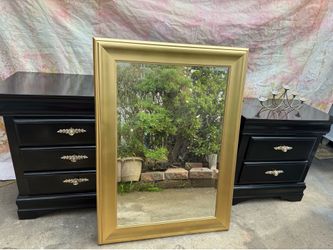 Black dresser set are two wooden pieces is long dresser , nightstand and big mirror colors black and gold has been refurbished!!🌺