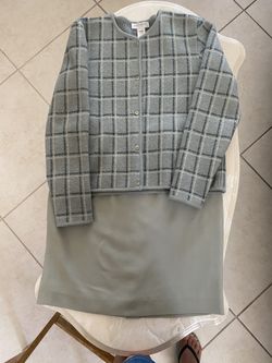 Jones of New York women’s size 12p suit skirt and p/s jacket top. Jacket 100% merino wool