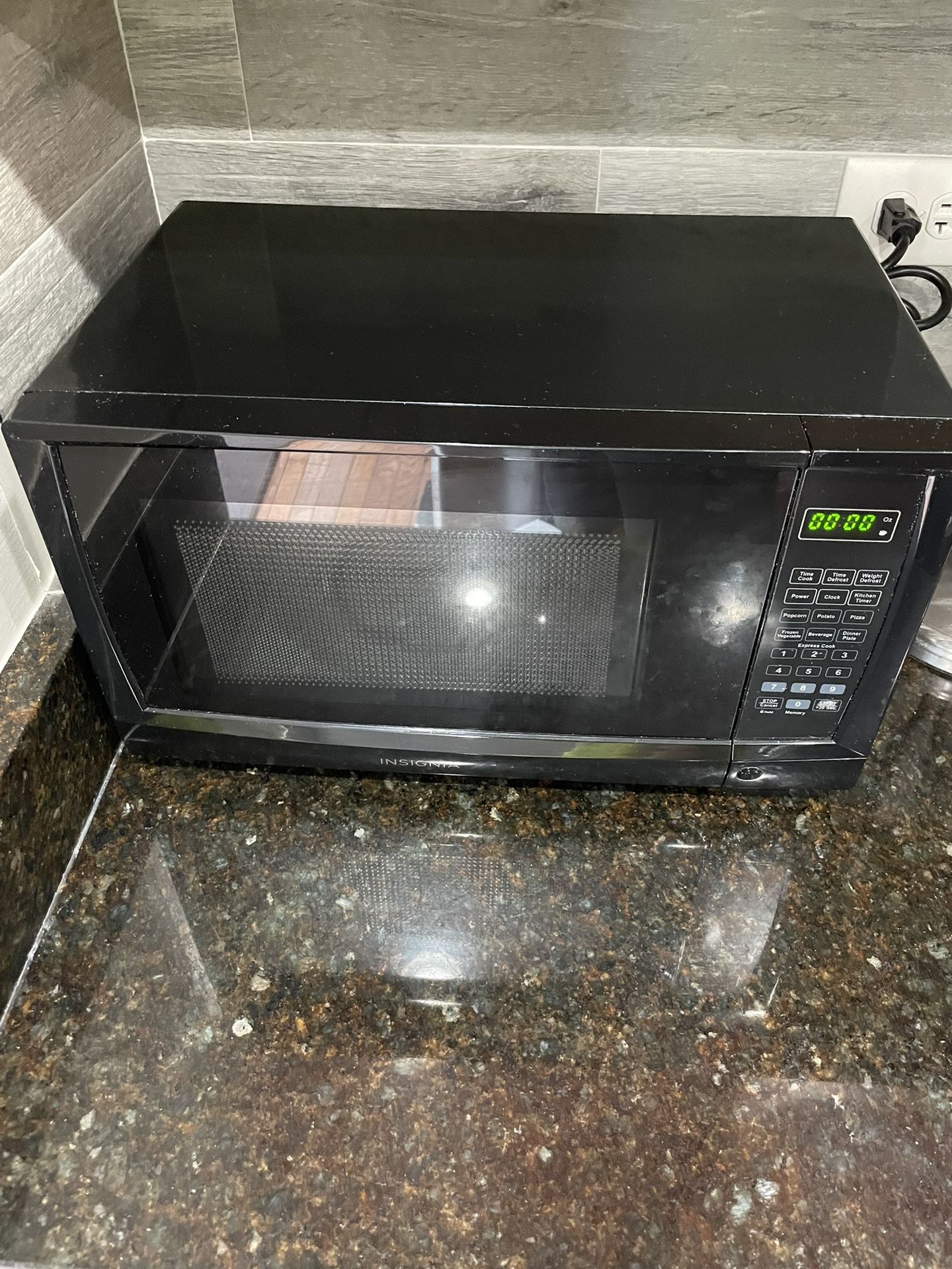 Insignia Microwave