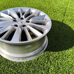 Llanta para infinity q50