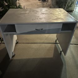 FREE DESK 