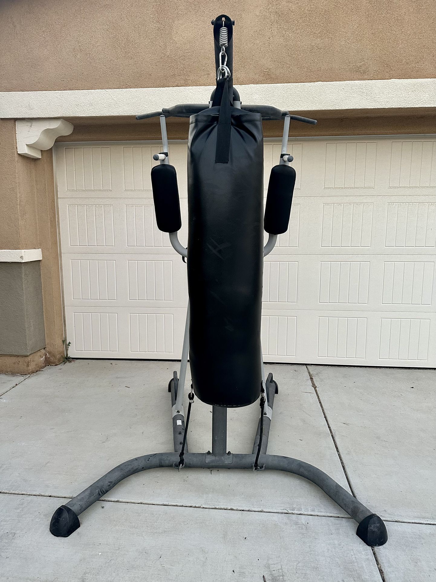 Weider 390 LT MMA Power Tower with 100 lb heavy bag for Sale in Riverside CA OfferUp