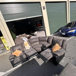 Recliner Sectional Sofa/ Couch (We Deliver) 