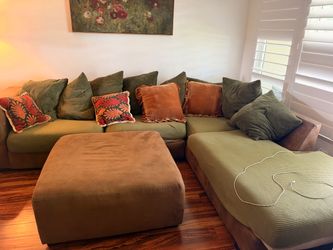 Rooms To Go Large Sectional Sofa with Chaise & Oversized Ottoman – $150 OBO