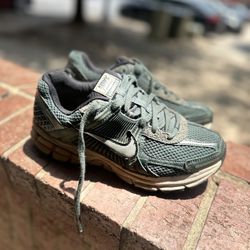Nike Vomero 5
