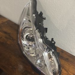 2013 Infiniti g37 oem headlight 