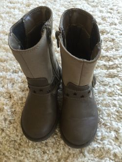 barely used/ kids size 9