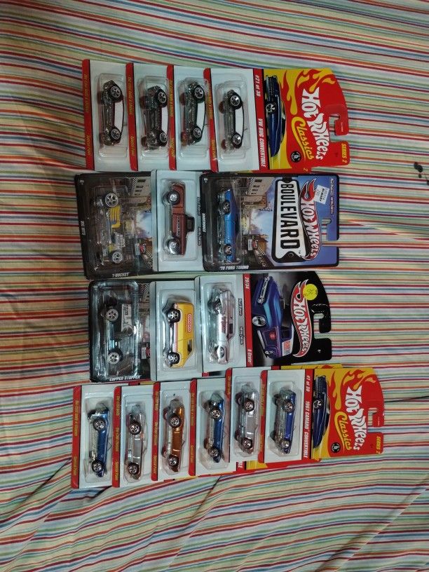 16 Hot Wheels Classis/Boulevard/Delivery Cars