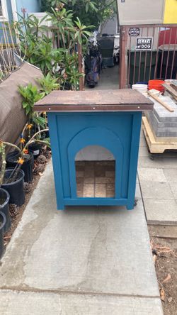 Doghouse w/Top That Opens 26 x 26 - 36” High