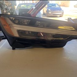 OEM Volvo S60 V60 XC60 PASSENGER side headlight 2019-2021