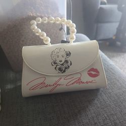 Marilyn Monroe x SHEIN white patent leather clutch