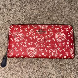 Coach- Accordion Zip Wallet With Lace Heart Print