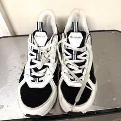 Boy shoes Reebok size 4 1/2
