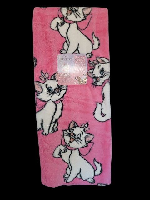 The Aristocats "Marie" Faux Rabbit Fur Throw 50x70in 