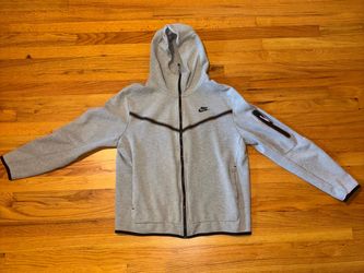 Nike Tech Fleece — Grey — Size L