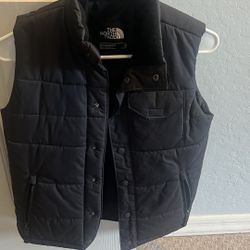 Boys The North Face black Vest Medium