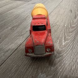 Vintage 60s Tootsietoy Chicago USA  Red & Yellow Metal Cement Truck Mixer