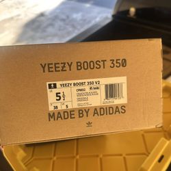 YEEZY BOOST 350 V2