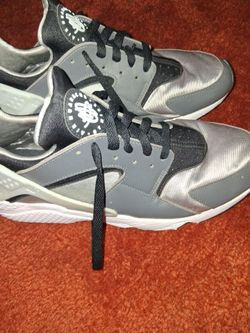 Air huarche by nike $125.00. Size 13