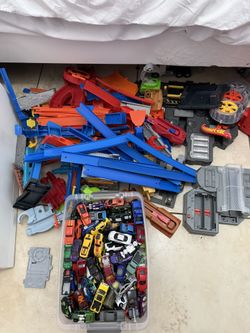 Hot Wheels Huge Bundle Cars And Tracks 