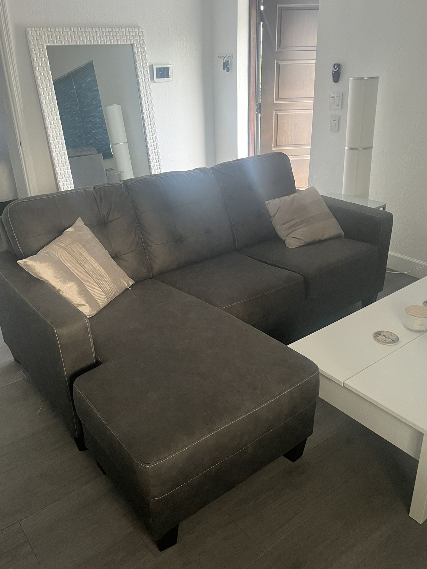 Gray Couch With Lounge Chaise 