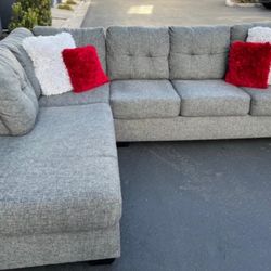 Gorgeous Gray Sectional Couch!!