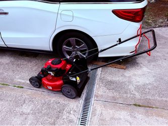 CRAFTSMAN M300B 21-in Gas Self-propelled lawn mower with 140-cс Briggs and Stratton Engine