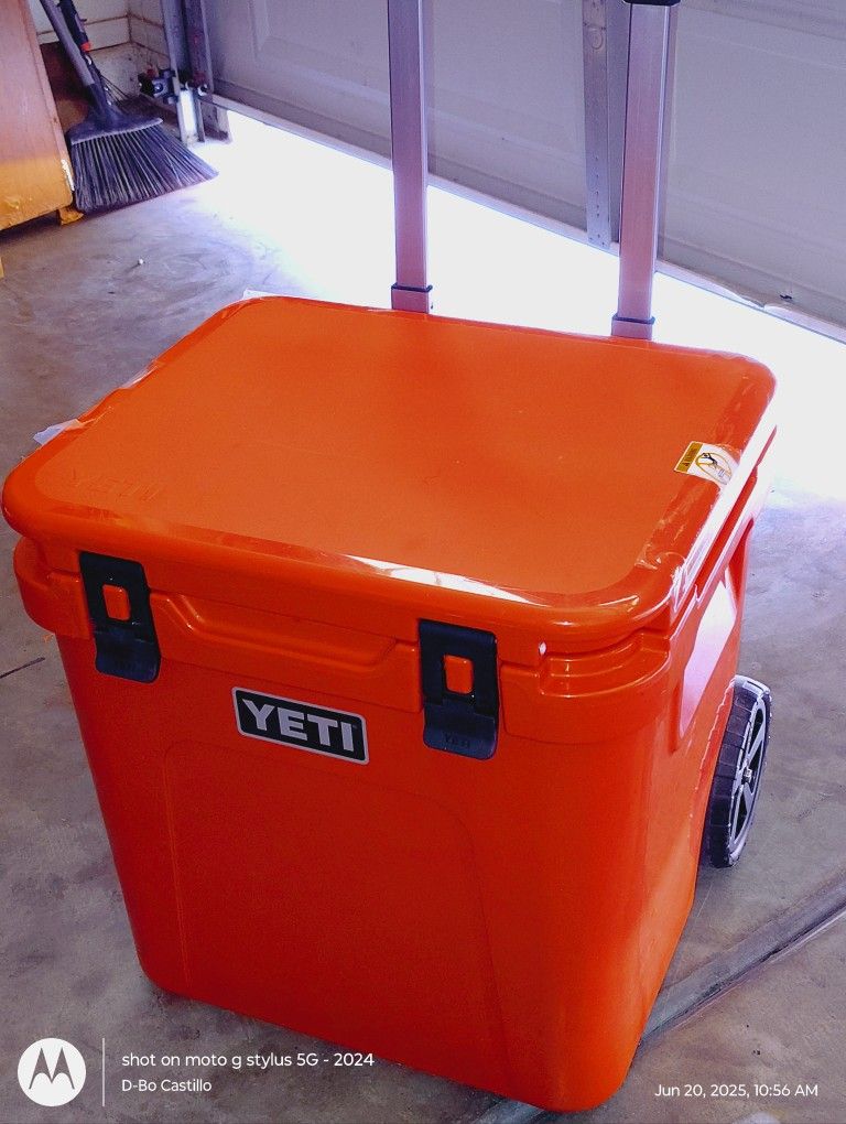 YETI ROADIE WHEELED COOLER 48