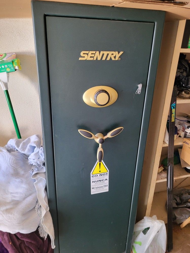 Sentry Gun Safe!! Heavy Duty Security!!