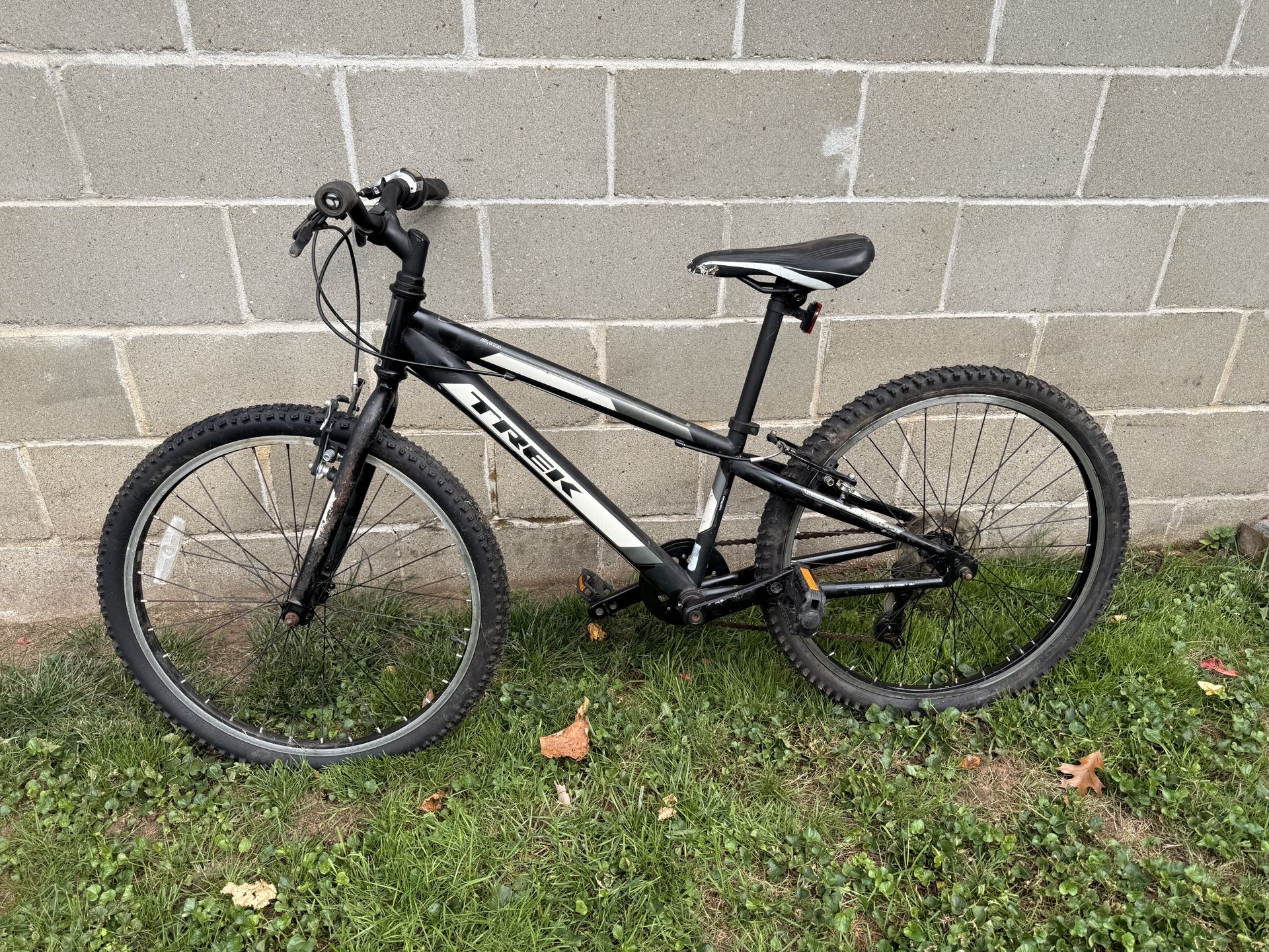 Trek MT200 Kids Boys Bike