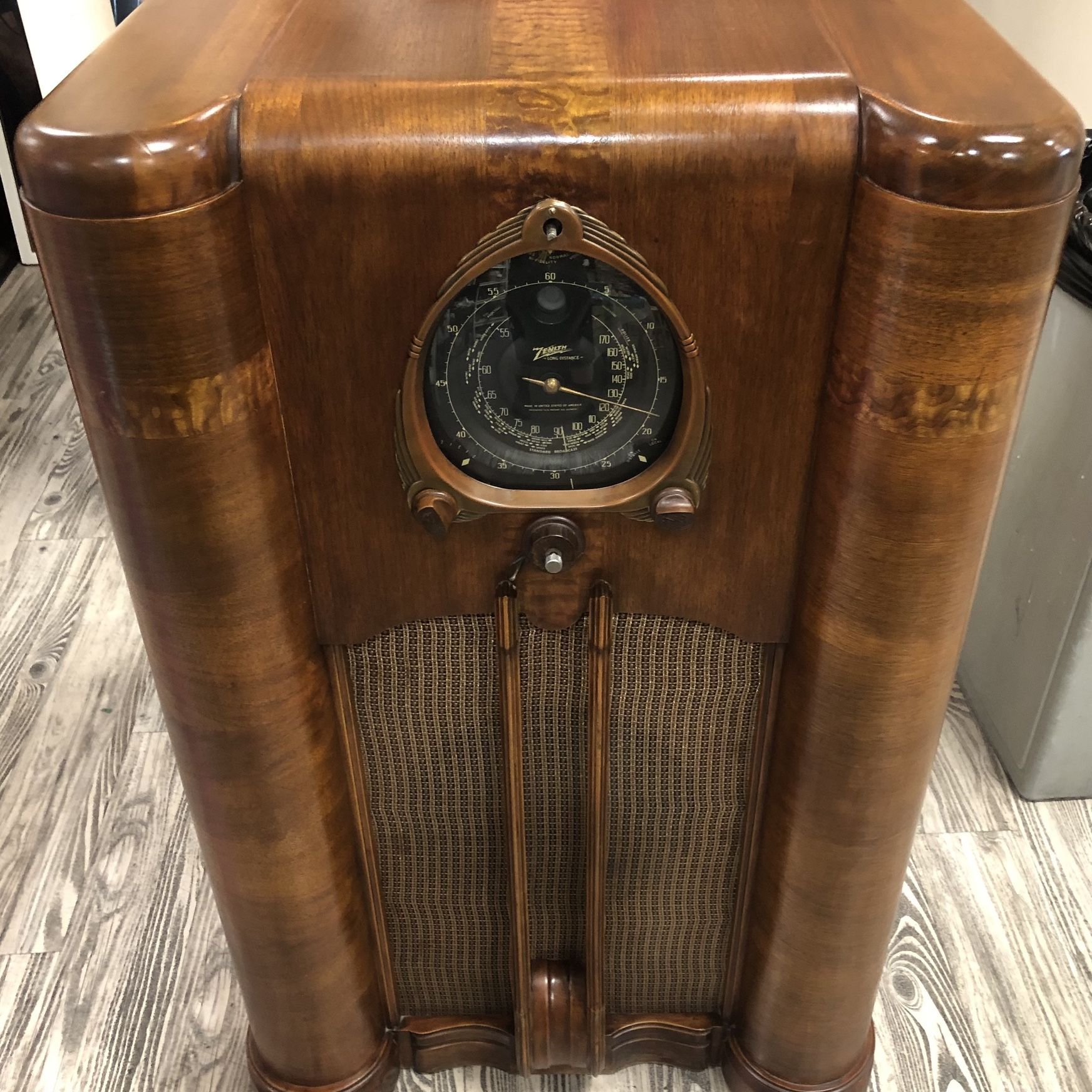Beautiful Vintage 1938 Zenith 9S262 Art Deco Console Radio Tube