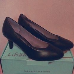 Life Stride Black Pump